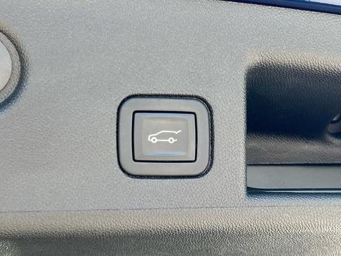 Used 2023 Chevrolet Equinox Premier FWD image 13