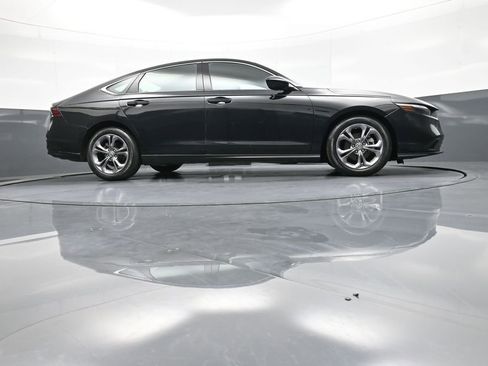 Certified 2023 Honda Accord EX image 28