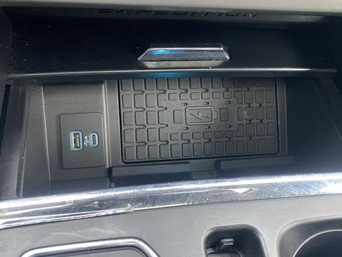 Used 2023 Ford Expedition XLT image 25