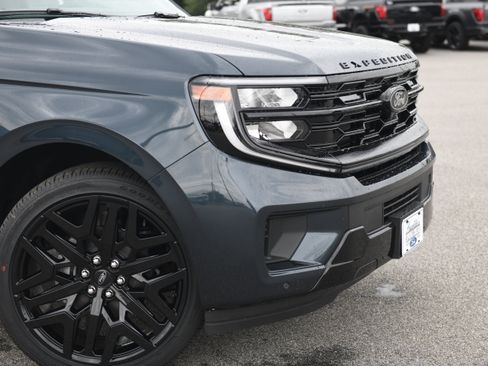 New 2026 Ford Expedition Platinum w/ Stealth Performance Package AWD/4WD image 3