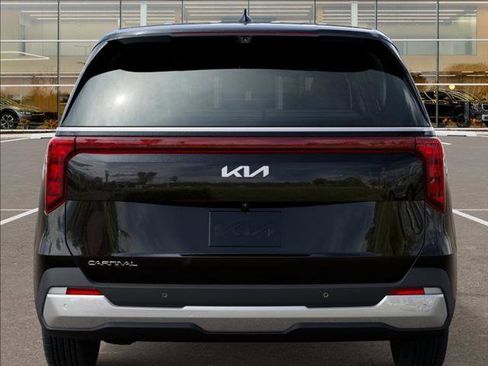 Used 2026 Kia Carnival EX image 13