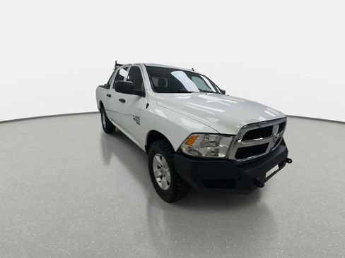 Used 2022 RAM 1500 Classic SLT w/ Electronics Group AWD/4WD image 3