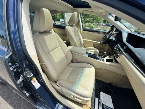 Used 2014 Lexus ES 350 w/ Luxury Package FWD image 11