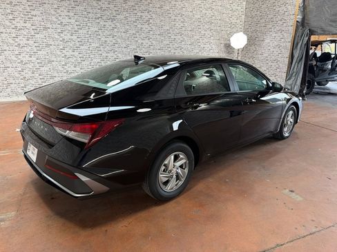 New 2026 Hyundai Elantra SE FWD image 7