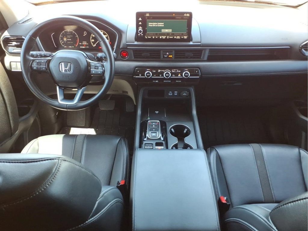 Used 2025 Honda Pilot EX-L image 18