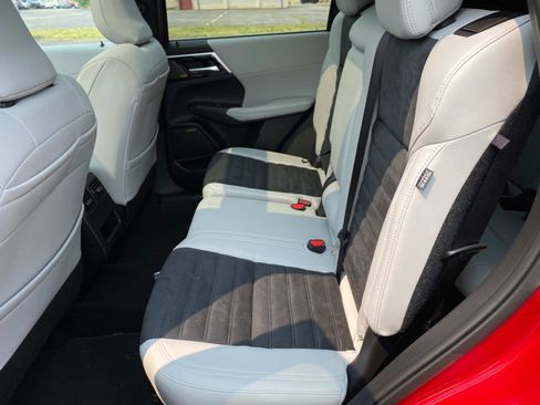 New 2025 Mitsubishi Outlander SE image 7