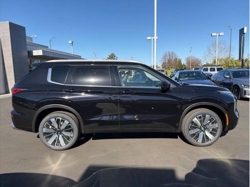 New 2026 Mitsubishi Outlander SEL Black Edition FWD image 4