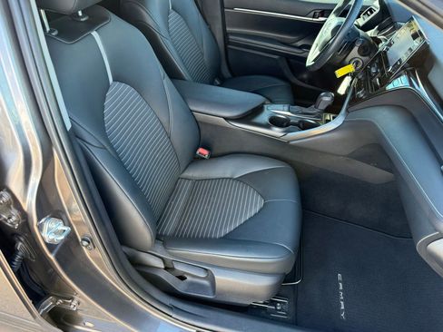Used 2022 Toyota Camry SE w/ Carpet Mat Package (TMS) image 32