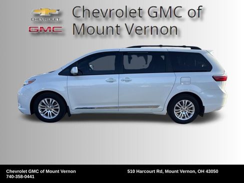 Used 2017 Toyota Sienna L image 2