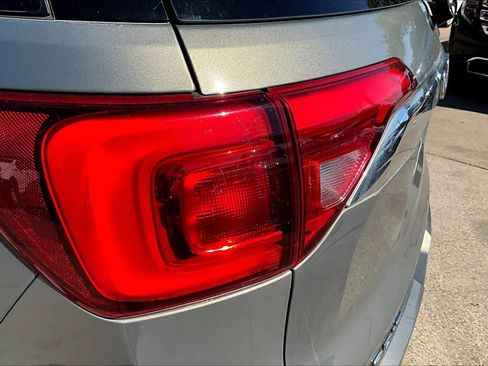 Used 2019 GMC Acadia Denali image 28