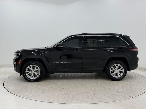 Used 2023 Jeep Grand Cherokee Limited w/ Trailer Tow Prep Group (B) AWD/4WD image 2