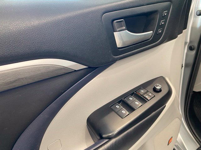Used 2018 Toyota Highlander Limited w/ Protection Package #3 AWD/4WD image 12