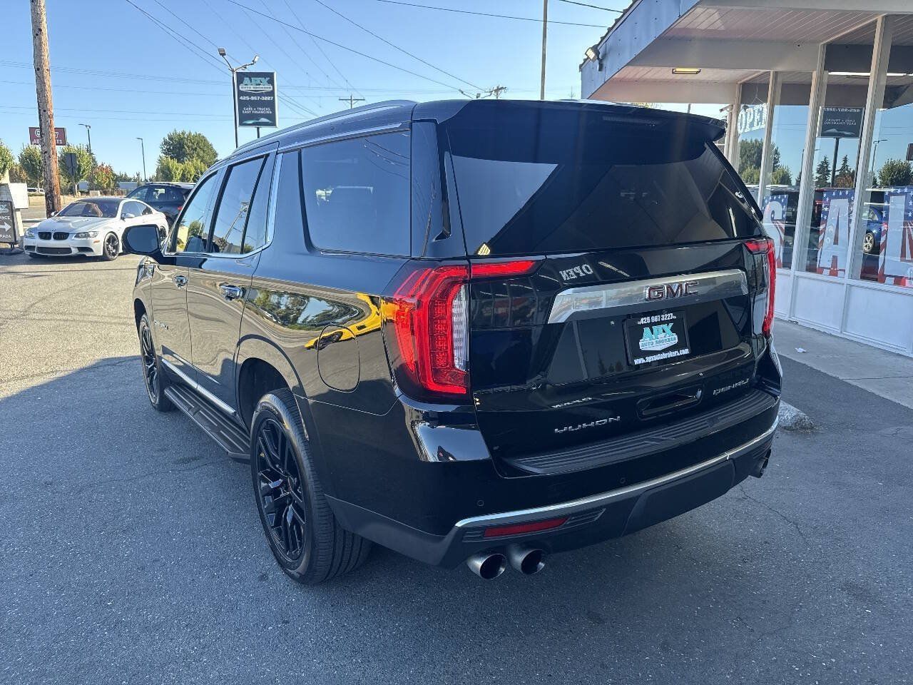 Used 2021 GMC Yukon Denali AWD/4WD image 4