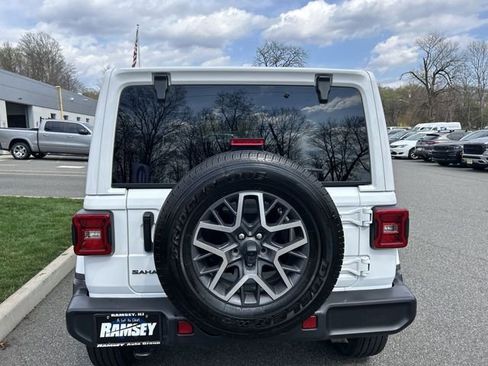 Used 2025 Jeep Wrangler Unlimited Sahara AWD/4WD image 25