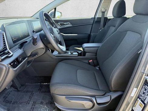 Used 2025 Kia Sportage LX image 10
