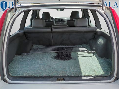 Used 1999 Volvo V70 FWD image 9