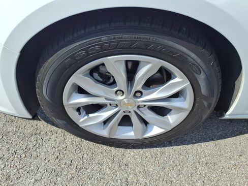 Used 2025 Chevrolet Malibu LT FWD image 5