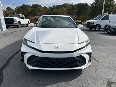 Used 2025 Toyota Camry SE image 2
