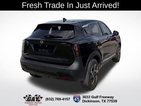 Used 2025 Nissan Kicks SV w/ Charging Package FWD image 9