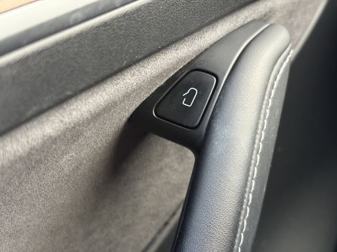 Used 2023 Tesla Model Y Performance image 23