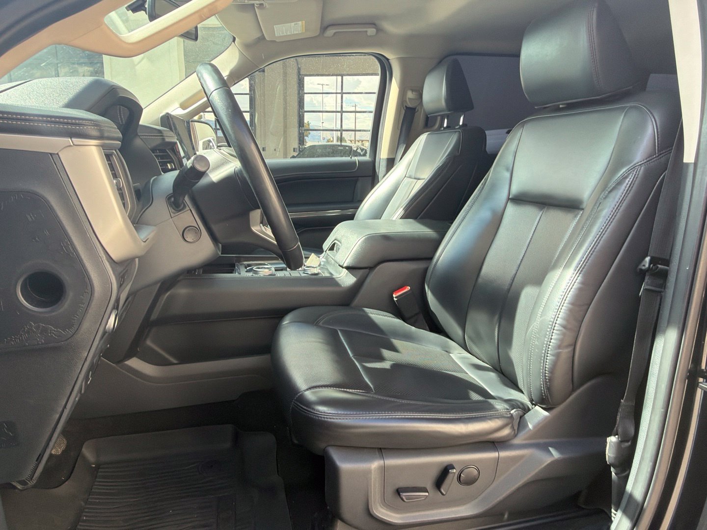 Used 2022 Ford Expedition XLT AWD/4WD image 16