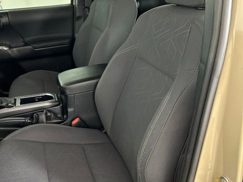 Used 2019 Toyota Tacoma TRD Off-Road image 13