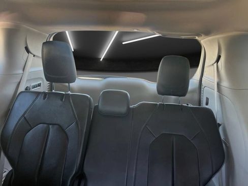 Used 2019 Chrysler Pacifica Limited FWD image 36