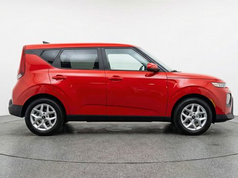 Used 2025 Kia Soul LX w/ LX Technology Package image 11