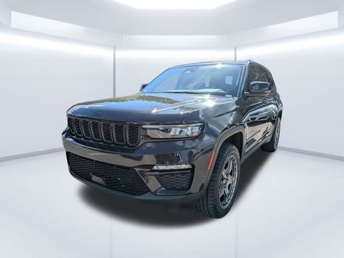 Used 2023 Jeep Grand Cherokee Limited w/ Black Appearance Package image 8