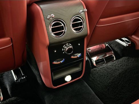 Certified 2022 Rolls-Royce Cullinan image 25