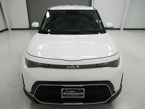 Used 2023 Kia Soul LX w/ LX Technology Package FWD image 2