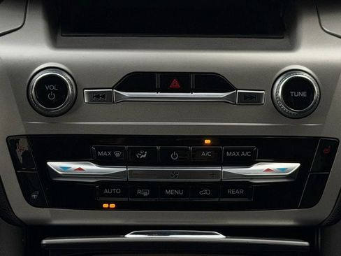 Used 2022 Ford Explorer XLT w/ Equipment Group 202A image 18