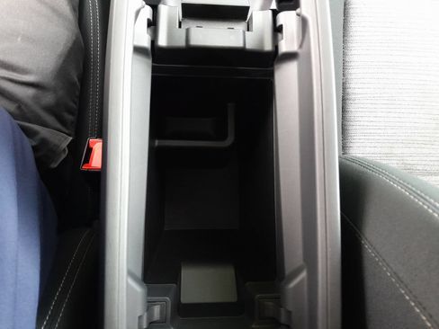 Used 2021 Nissan Rogue S AWD/4WD image 27