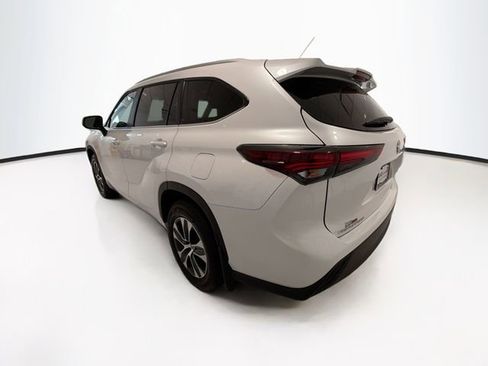 Certified 2026 Toyota Highlander XLE AWD/4WD image 5