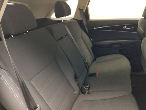 Used 2017 Kia Sorento LX image 19