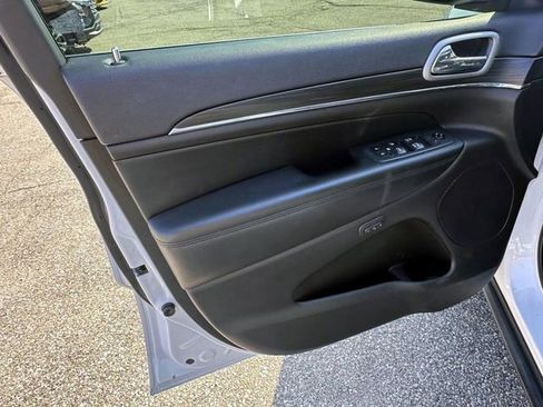 Used 2020 Jeep Grand Cherokee Limited image 16