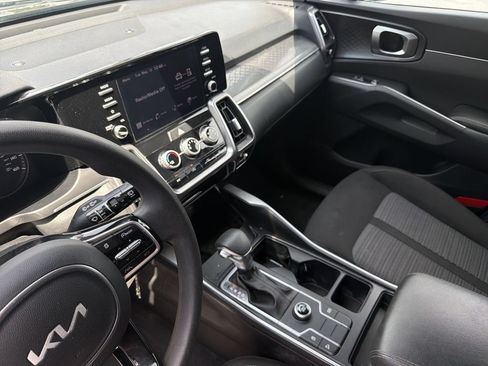 Used 2023 Kia Sorento LX FWD image 26