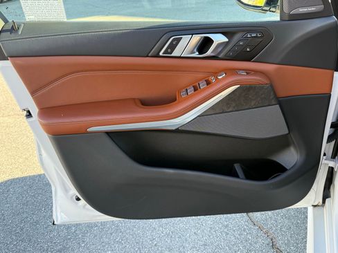 Certified 2024 BMW X7 xDrive40i w/ M Sport Package image 20