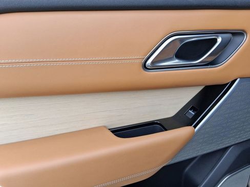 Used 2018 Land Rover Range Rover Velar R-Dynamic SE image 26