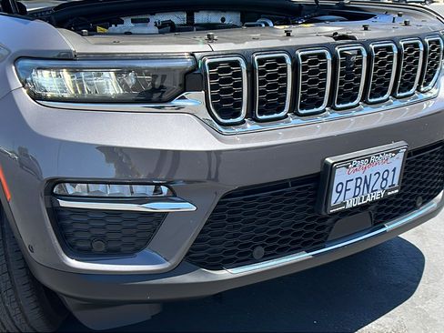 Used 2022 Jeep Grand Cherokee Limited 4xe w/ Luxury Tech Group II AWD/4WD image 11