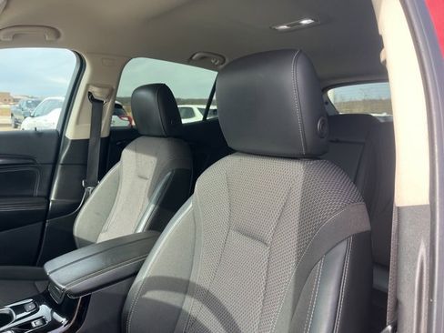 Used 2023 Buick Envision Preferred image 17