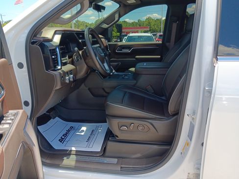 Used 2025 GMC Sierra 2500 Denali w/ Denali Reserve Package AWD/4WD image 9