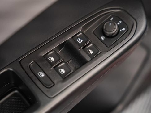 Used 2023 Volkswagen Taos SE w/ Panoramic Sunroof Package FWD image 35