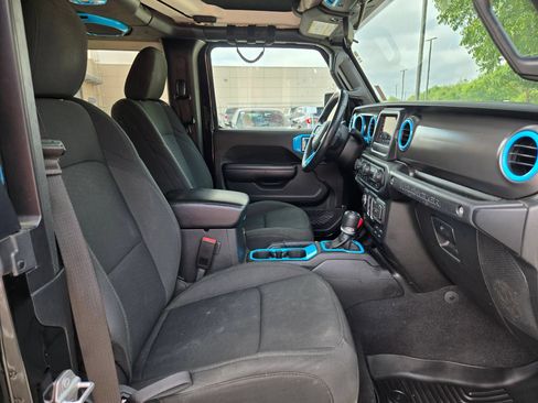 Used 2021 Jeep Wrangler Sport AWD/4WD image 25