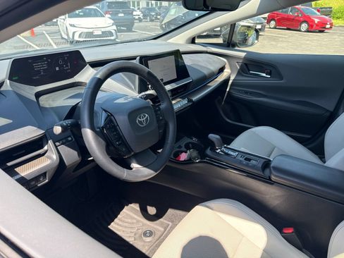 Used 2024 Toyota Prius XLE FWD image 10