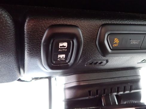 Used 2021 Jeep Wrangler Unlimited Sahara image 2