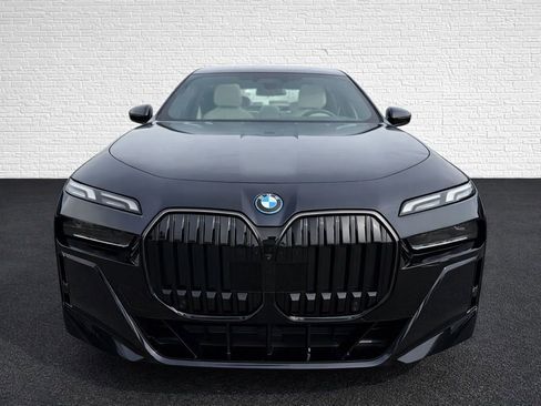 Used 2025 BMW 750e xDrive AWD/4WD image 2