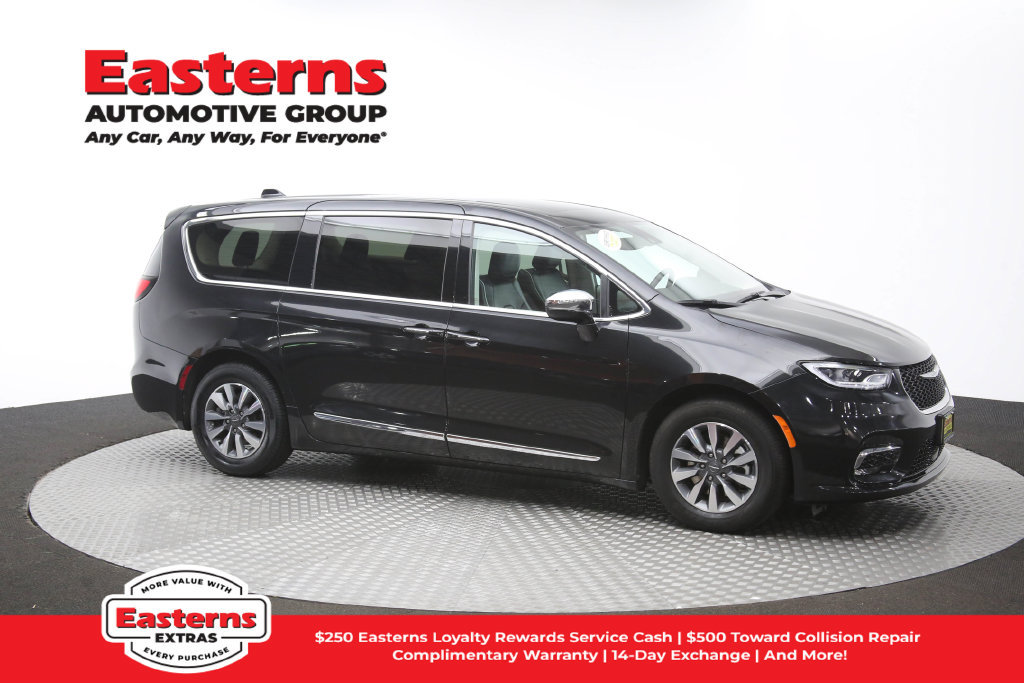 Used 2023 Chrysler Pacifica Limited FWD image 52