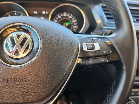 Used 2018 Volkswagen Tiguan SE image 13