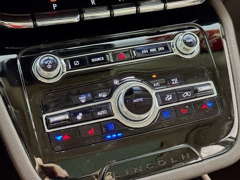 Used 2021 Lincoln Corsair AWD w/ Premium Package image 18